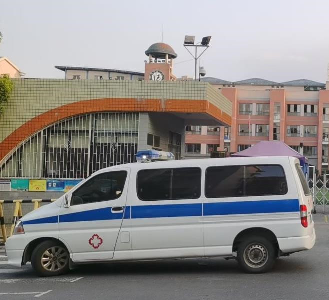 庐江救护车出租护送骨折病人一公里多少钱